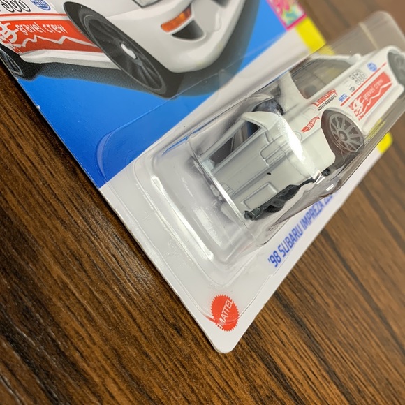 Hot Wheels 98 Subaru Impreza 22B-STi Version - Picture 4 of 7